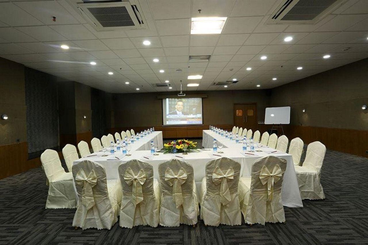 The Gold Beach Resort Daman Exterior photo
