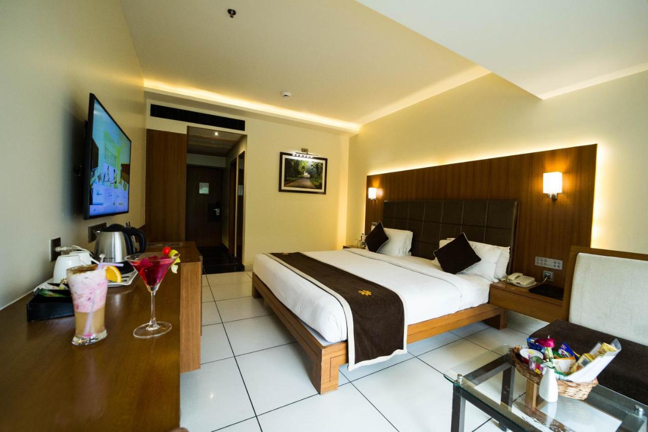 The Gold Beach Resort Daman Exterior photo